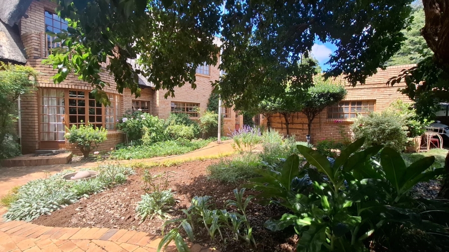 6 Bedroom Property for Sale in Mooivallei Park North West